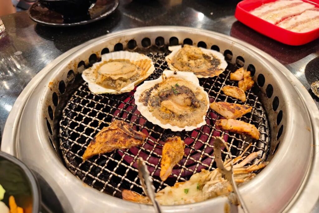 2. AKA Yakiniku Central Phuket - 8 ร้านอาหารญี่ปุ่น เซ็นทรัลภูเก็ต (Central Phuket) พิกัดความอร่อย ครบทุกสไตล์ ถูกใจสายเ