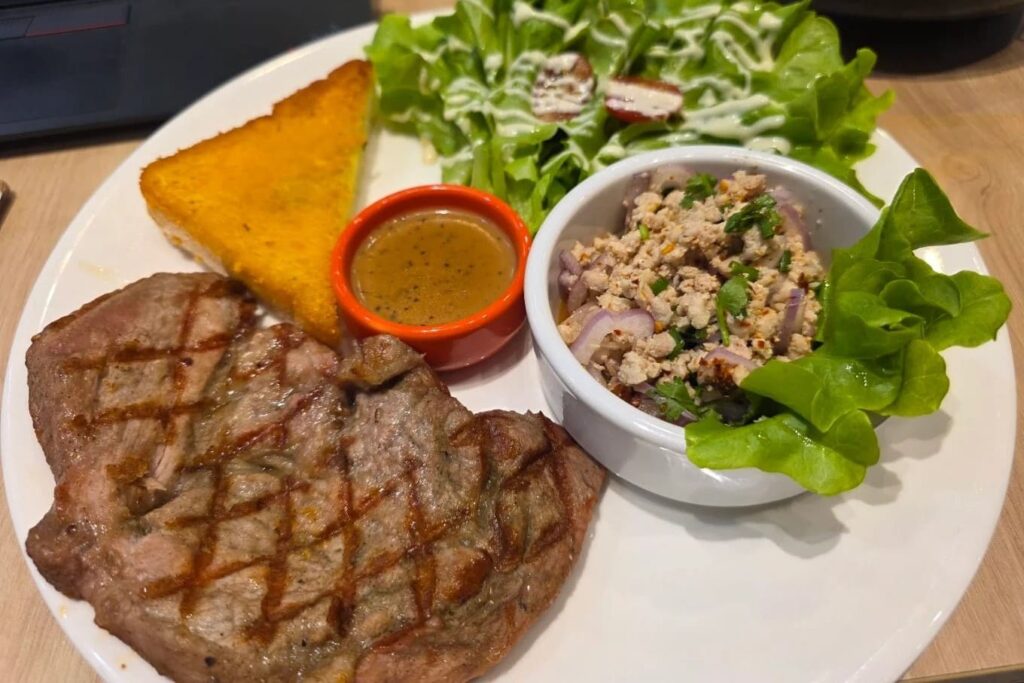 2. The Steak & More - 10 ร้านอาหารน่าลองในห้างแฮปปี้แทท บางนา (Happitat) อร่อยจัดเต็ม หลากสไตล์