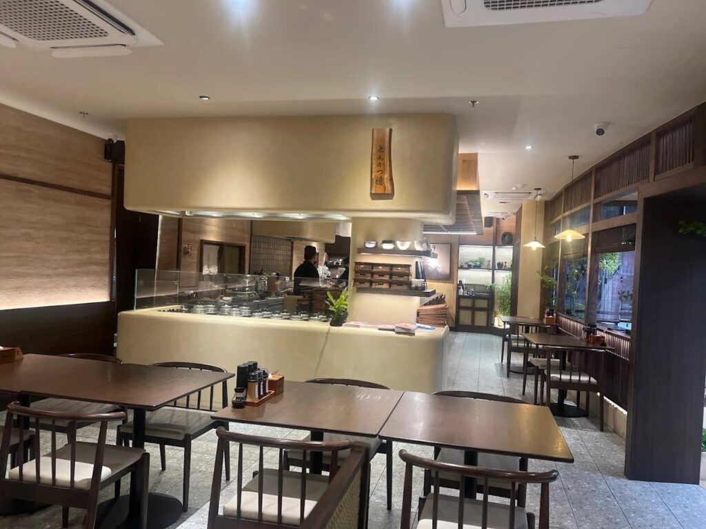 3. Tonkatsu AOKI - 10 ร้านอาหารญี่ปุ่น Pet Friendly พาสัตว์เลี้ยงคู่ใจไปชิลในวันหยุด