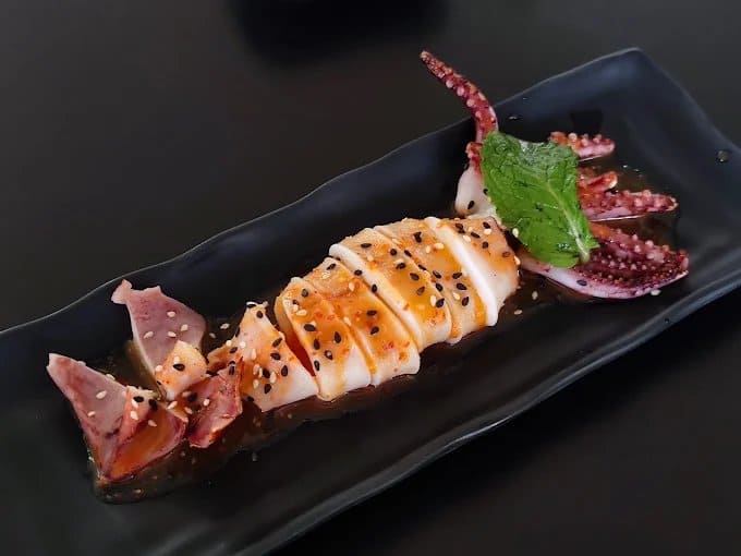 3. Tsunami Sushi Buffet Huahin - 15 ร้านอาหารญี่ปุ่นในหัวหิน (Hua Hin) ปักหมุดพิกัดเด็ด สายปลาดิบ ซูชิ อิซากายะ ห้ามพลาด