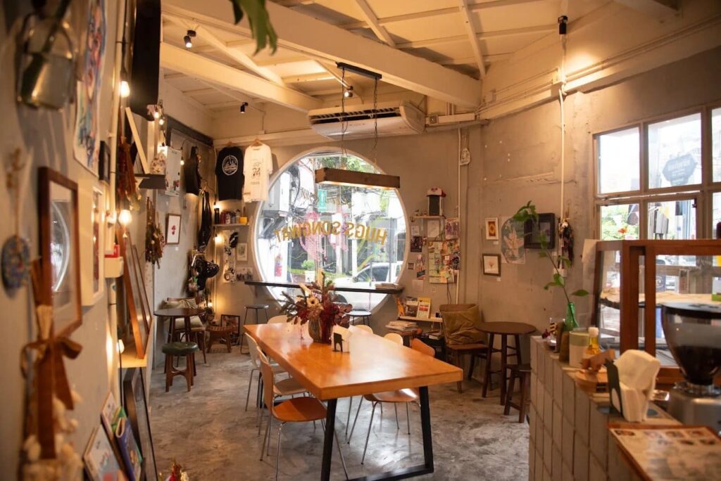 4. HUGS SONGWAT CAFE - 10 คาเฟ่ญี่ปุ่น (Japanese-vibe cafe) บรรยากาศละมุน ถ่ายรูปสวย