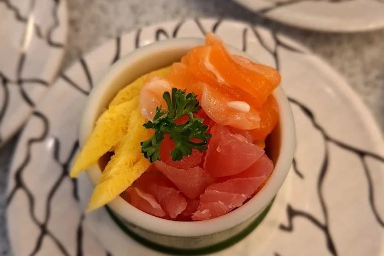 5. SUSHi EXPRESS - 10 ร้านอาหารญี่ปุ่นในเซ็นทรัล ชลบุรี (Central Chonburi) ปักหมุดพิกัดอร่อย จัดเต็มอาหารญี่ปุ่น