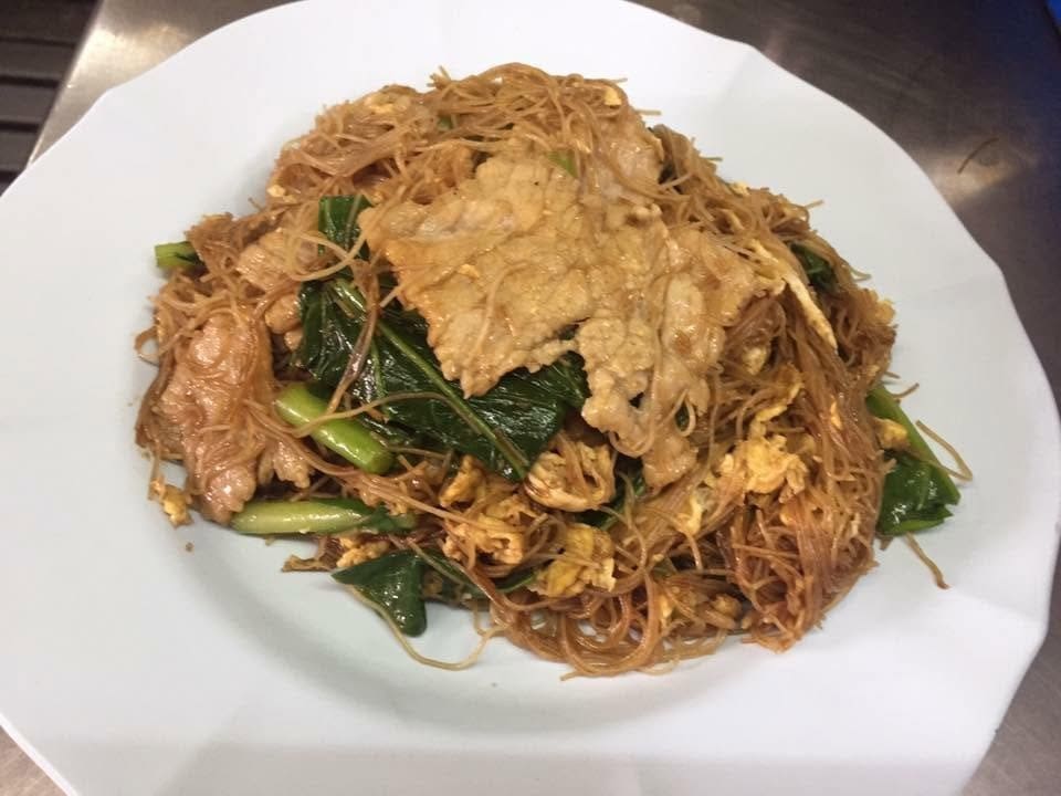 9. Rad Na Yot Phak 40 Years - 10 ร้านอาหารน่าลองในห้างแฮปปี้แทท บางนา (Happitat) อร่อยจัดเต็ม หลากสไตล์