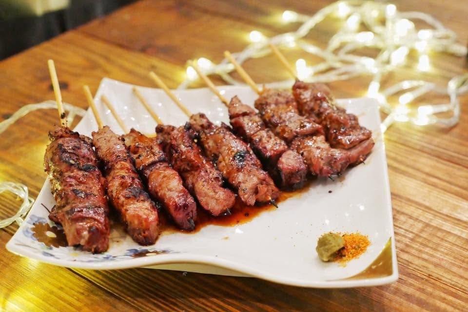 5. SENBON YAKITORI - 25 ร้านอาหารญี่ปุ่นใกล้ BTS สายสีเหลือง รวมพิกัดเด็ดตลอดเส้นทาง