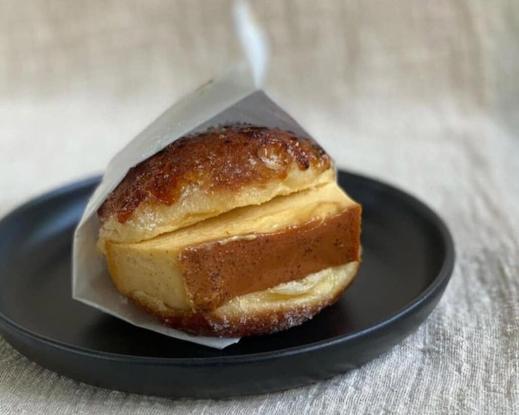 6. Brassica Doughnuts - 10 ร้านโดนัท (Donut) เจ้าดังในกรุงเทพฯ ไส้แน่น แป้งนุ่ม ลิ้มลองแล้วจะติดใจ
