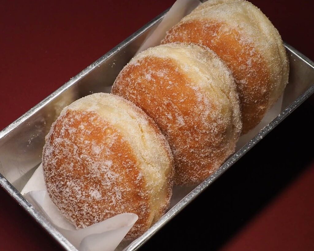 6. Brassica Doughnuts - 10 ร้านโดนัท (Donut) เจ้าดังในกรุงเทพฯ ไส้แน่น แป้งนุ่ม ลิ้มลองแล้วจะติดใจ